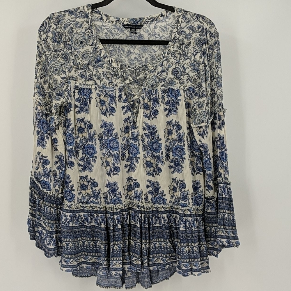 AMERICAN EAGLE Lace Up Detail Flowy Top